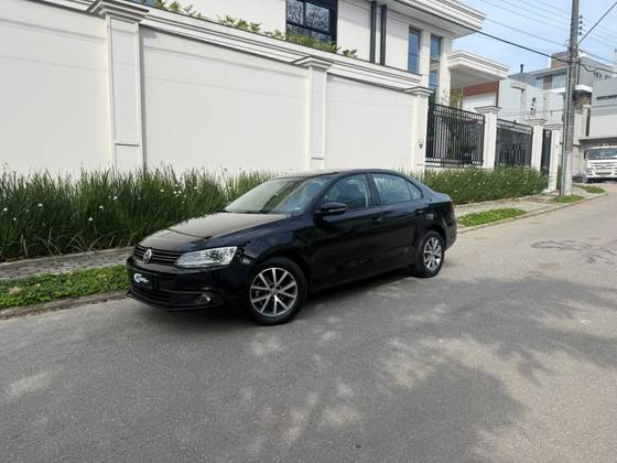 VOLKSWAGEN JETTA 2.0 COMFORTLINE FLEX 4P MANUAL
